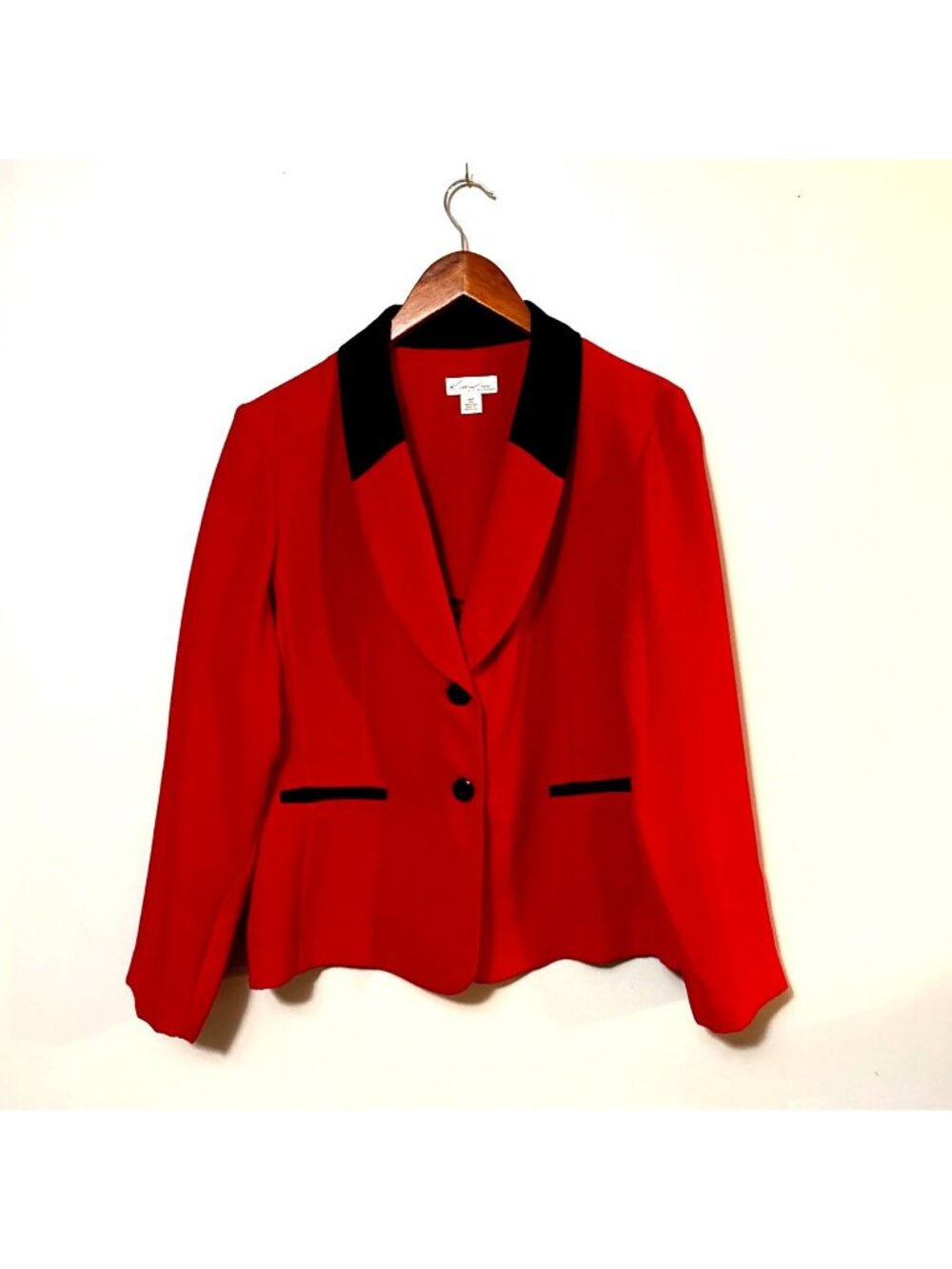 Kim RogersWomens Red Blazer W/ Black Collar 14P Petite Polyester Button Front